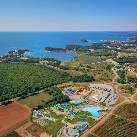 Lukas Apartman *
